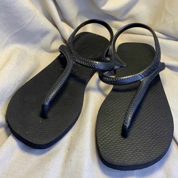Havaianas almost NEW securely stays on flip flop - Picture 1 of 8